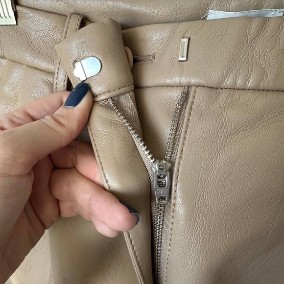 Wilfred Faux Leather High-Waisted Shorts – Taupe Beige – Size 00 (Never Worn) - Picture 6 of 9